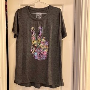 Modern Lux Peace & Love Short Sleeve T-Shirt ✌️❤️